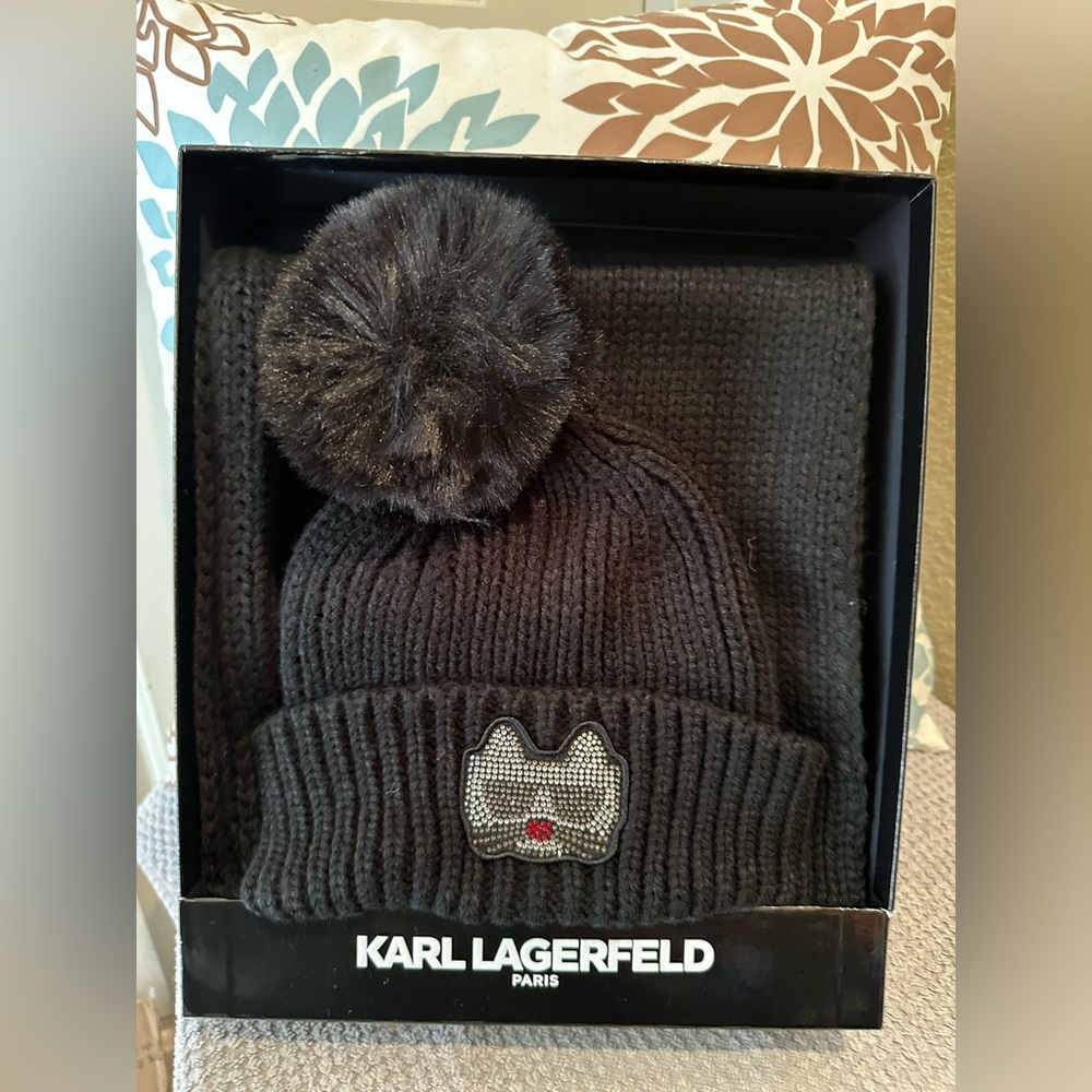 KARL LAGERFELD PARIS Women's Disco Kitty Beanie & Scarf Boxed Black